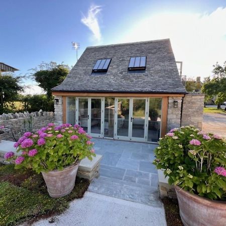 Idyllic Secluded Hideaway With Countryside Views On The Edge Of The Cotswolds Villa Hailey Exterior foto