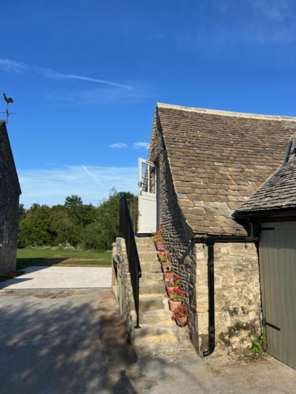 Idyllic Secluded Hideaway With Countryside Views On The Edge Of The Cotswolds Villa Hailey Exterior foto