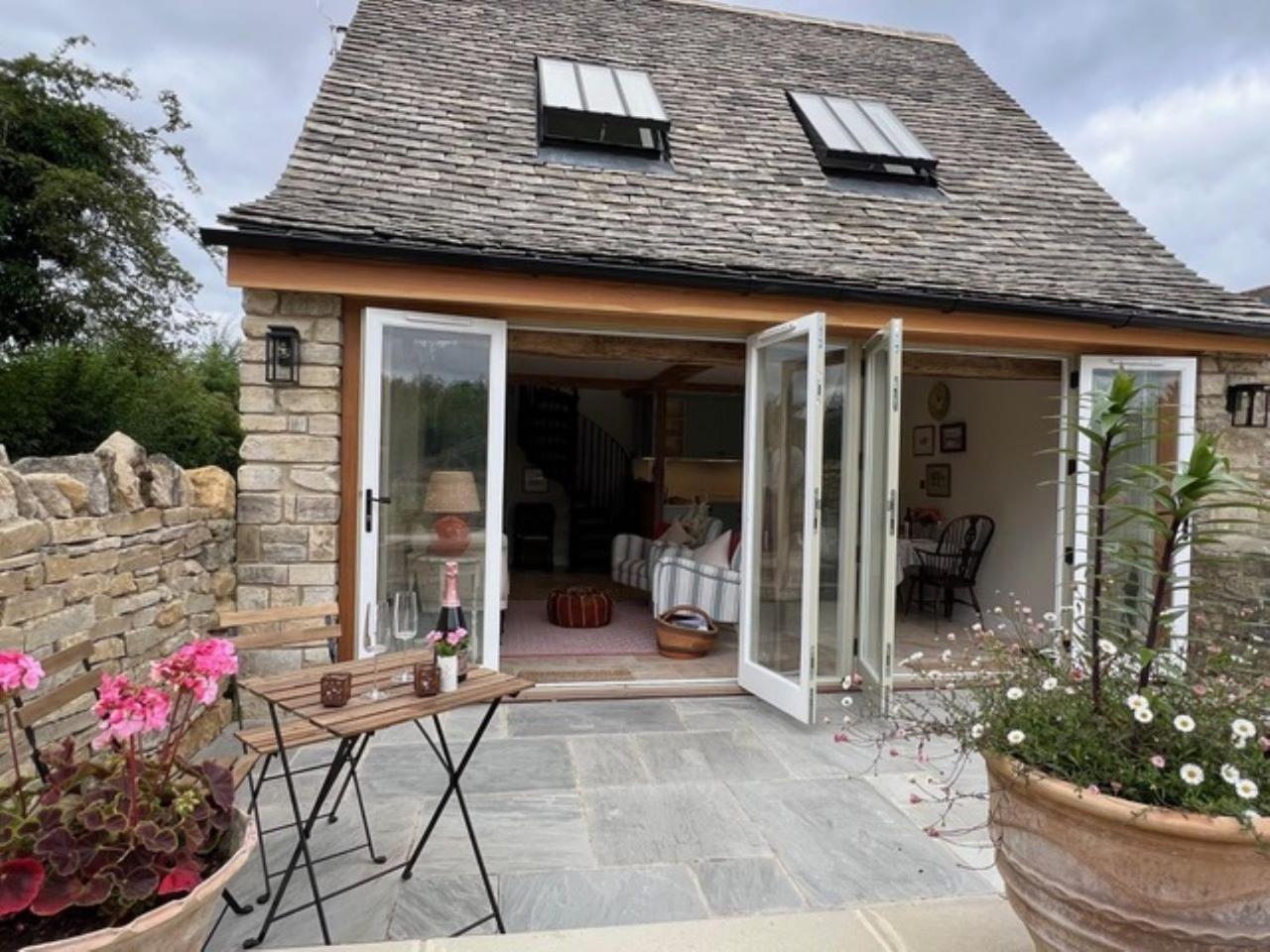 Idyllic Secluded Hideaway With Countryside Views On The Edge Of The Cotswolds Villa Hailey Exterior foto