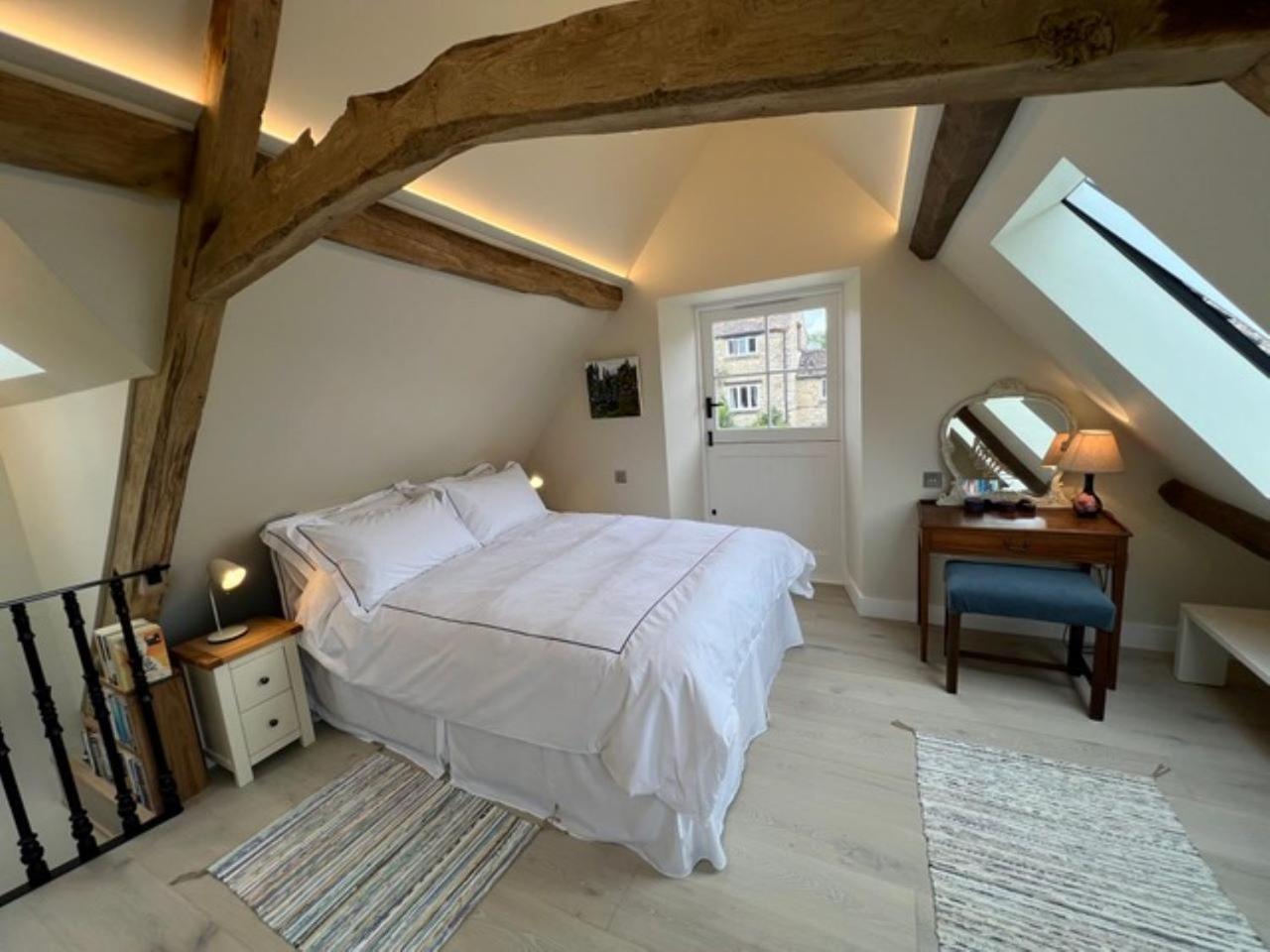Idyllic Secluded Hideaway With Countryside Views On The Edge Of The Cotswolds Villa Hailey Exterior foto