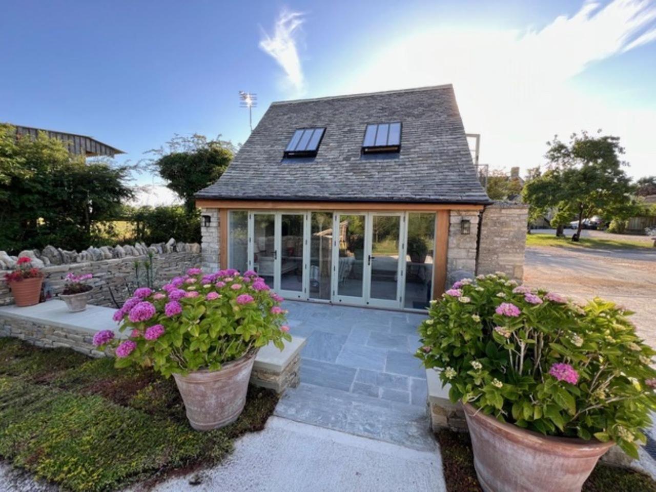 Idyllic Secluded Hideaway With Countryside Views On The Edge Of The Cotswolds Villa Hailey Exterior foto