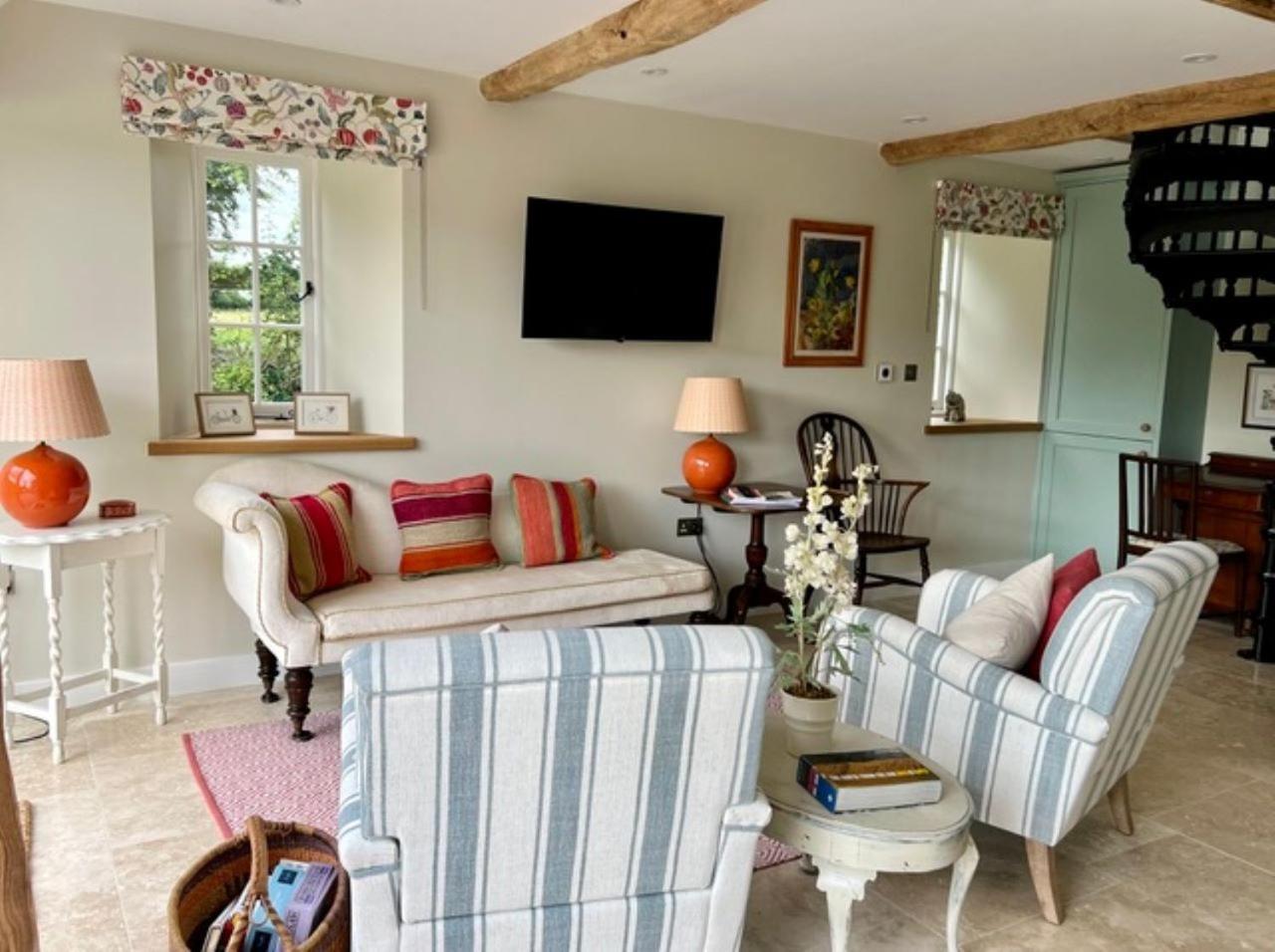 Idyllic Secluded Hideaway With Countryside Views On The Edge Of The Cotswolds Villa Hailey Exterior foto