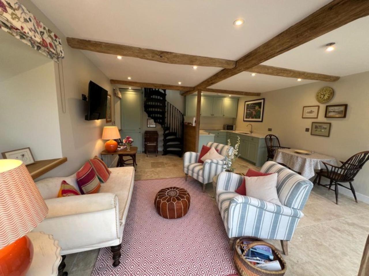Idyllic Secluded Hideaway With Countryside Views On The Edge Of The Cotswolds Villa Hailey Exterior foto