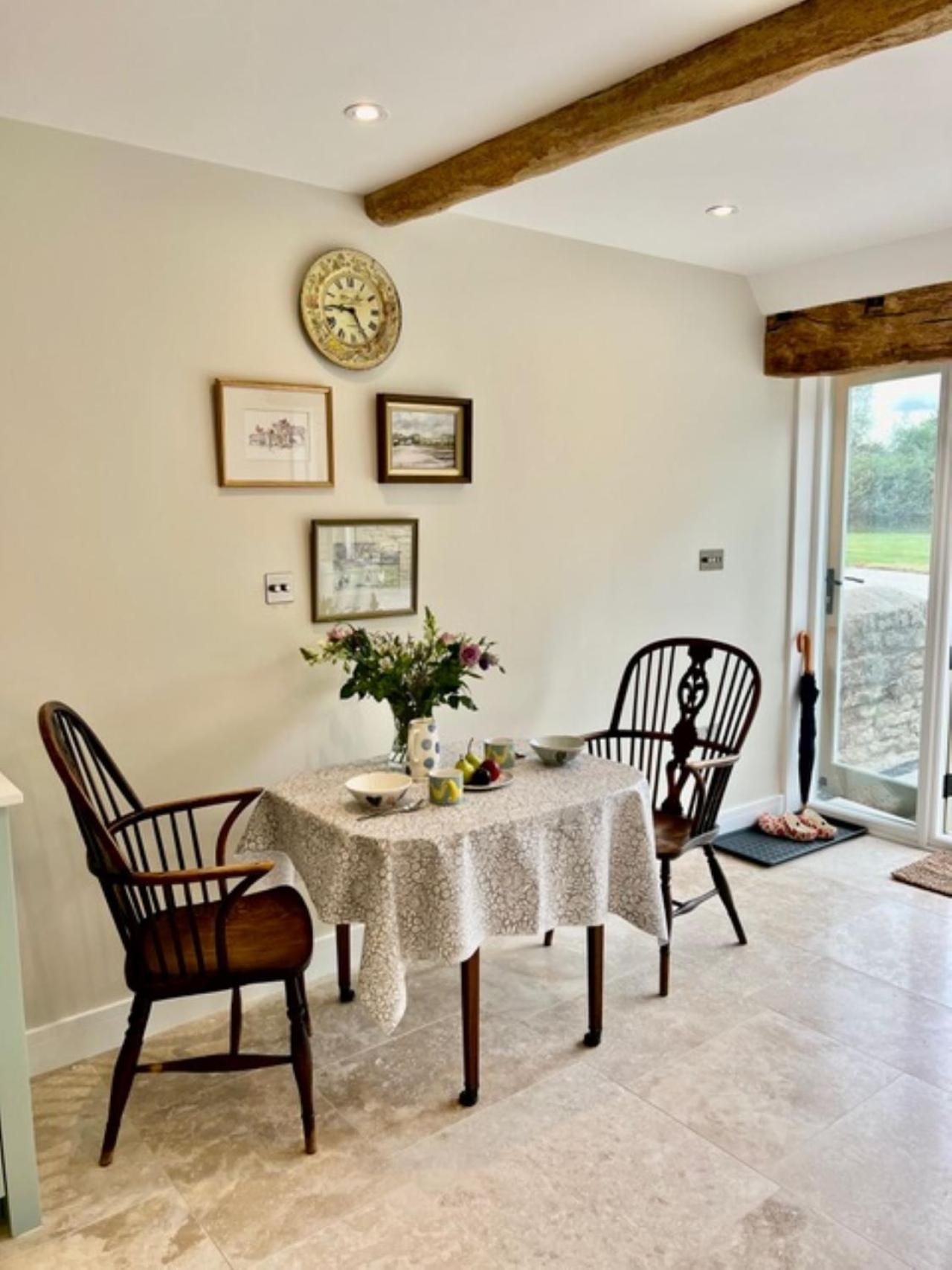 Idyllic Secluded Hideaway With Countryside Views On The Edge Of The Cotswolds Villa Hailey Exterior foto