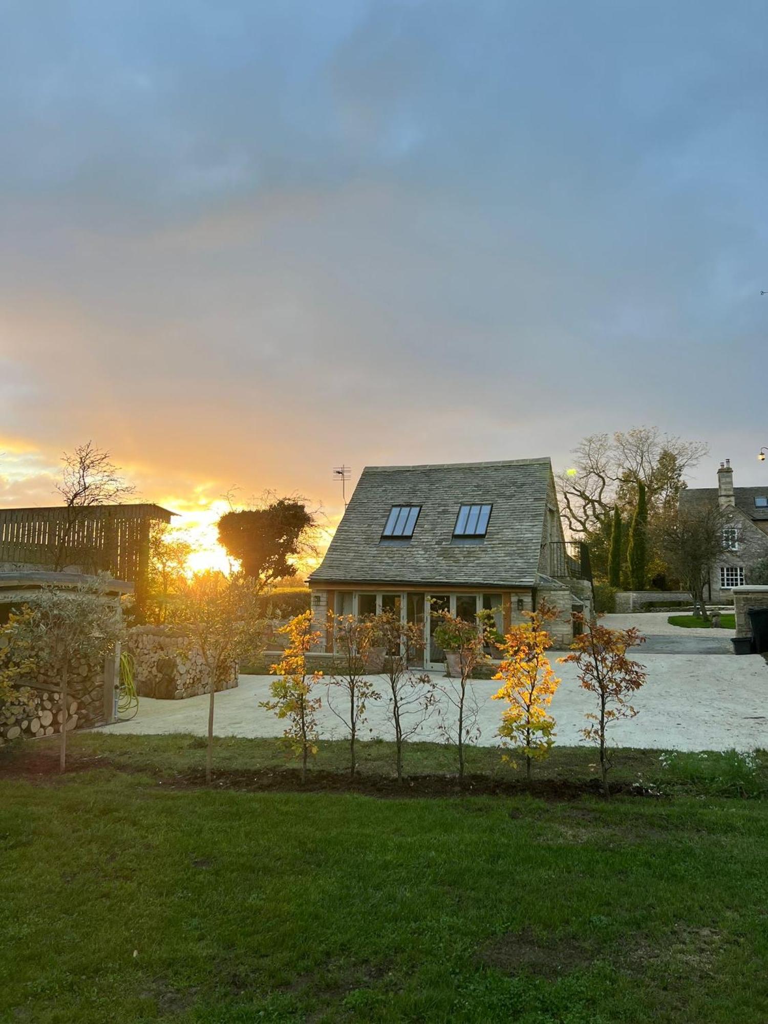 Idyllic Secluded Hideaway With Countryside Views On The Edge Of The Cotswolds Villa Hailey Exterior foto